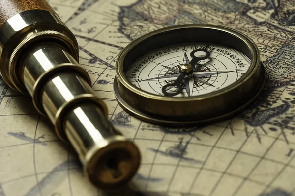 Retro compass with old map and spyglass — Stock Photo, Image