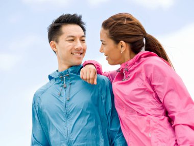 Ayakta Plajı'nda genç Çift