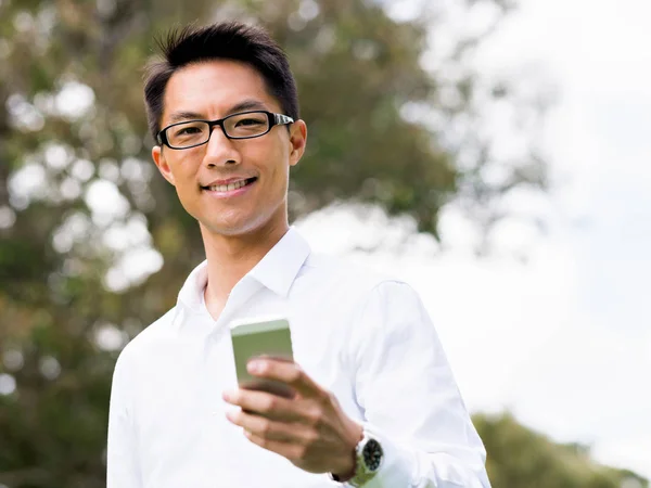 Businessman portrait with mobile phone outdoors — Stock Photo, Image
