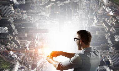 Joystick ile oyun adam