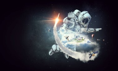 Uzay Adamı ve görevi. Karışık ortam