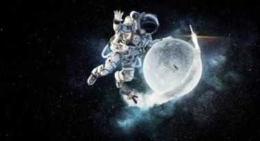 Uzay Adamı ve görevi. Karışık ortam