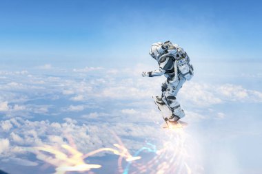 Yönetim Kurulu uçan üzerinde uzay adamı. Karışık teknik