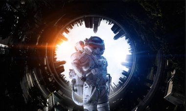 Uzay fantezi görüntü ile astronot. Karışık teknik