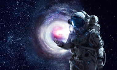 Uzay Adamı ve görevi. Karışık ortam