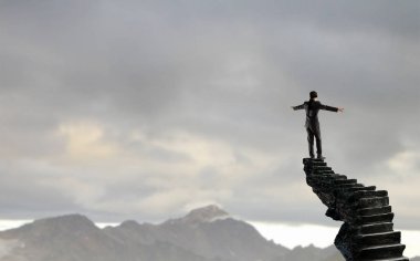 Dokunmak yürüyüş iş adamı. Karışık teknik