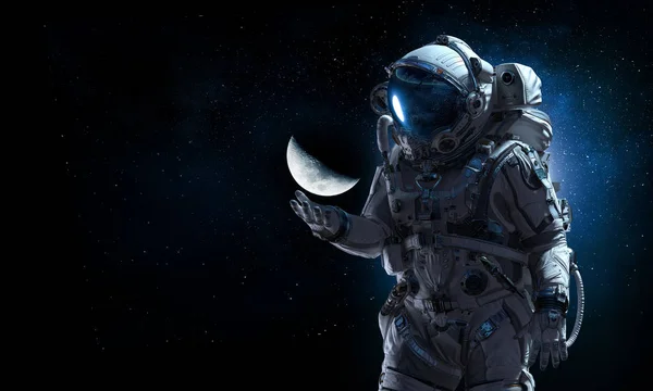 Ο Διαστημάνθρωπος και η αποστολή του. Μεικτά μέσα — Φωτογραφία Αρχείου