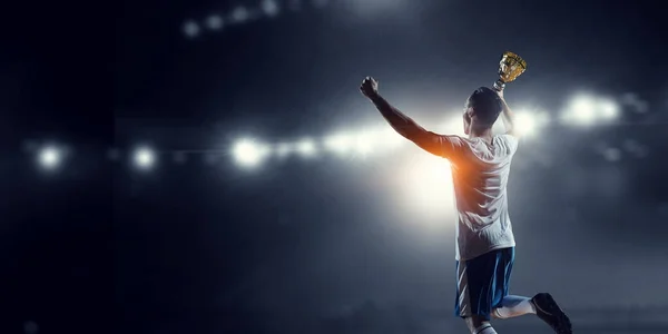 Jugador de fútbol en el estadio. Medios mixtos — Foto de Stock