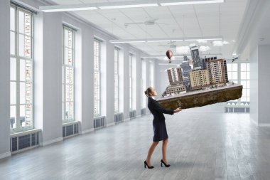 Kadın mühendis ve onun projesi. Karışık teknik