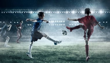 Çocuk futbol oynamak. Karışık teknik
