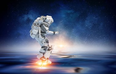 Astronot gemide. Karışık teknik