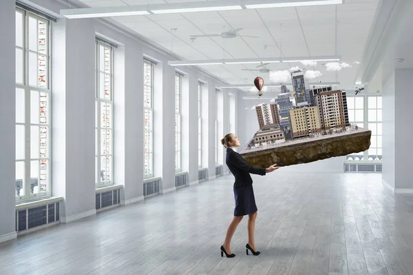 Kadın mühendis ve onun projesi. Karışık teknik