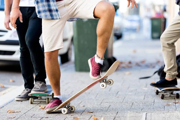 通りでスケート ボード — ストック写真