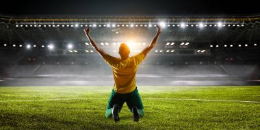 Stadyum, futbol oyuncusu. Karışık teknik