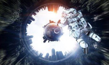 Uzay Adamı ve görevi. Karışık ortam