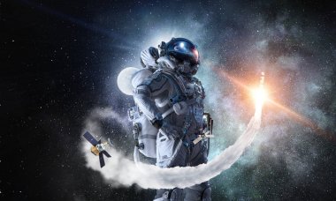 Uzay Adamı ve görevi. Karışık ortam