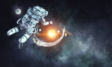 Uzay Adamı ve görevi. Karışık ortam