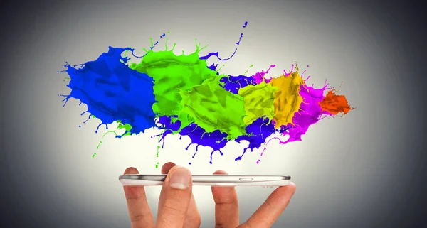 Smartphone con salpicadura de pintura — Foto de Stock