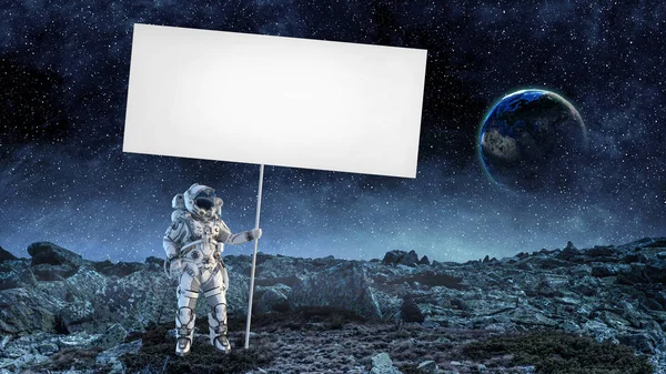 Hombre del espacio con pancarta. Medios mixtos —  Fotos de Stock