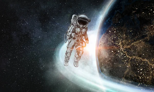 Raumfahrer läuft schnell. Gemischte Medien — Stockfoto