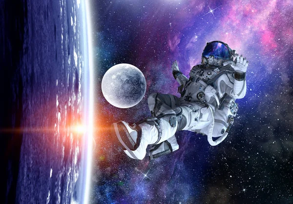 Astronauta jugar fútbol juego — Foto de Stock