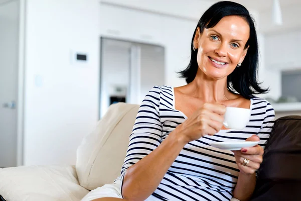Woman having tea at home — Stock Photo, Image