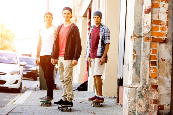 Skateboarden auf der Straße — Stockfoto