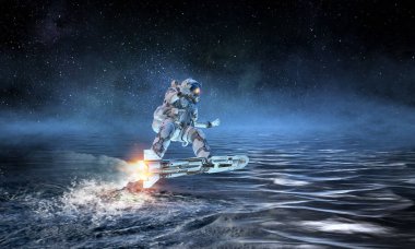 Astronot gemide. Karışık teknik