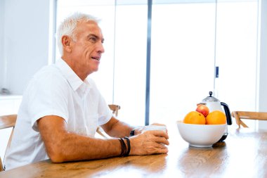 Yakışıklı bir üst düzey adam kapalı portresi