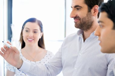 İş toplantısı sunumu ile