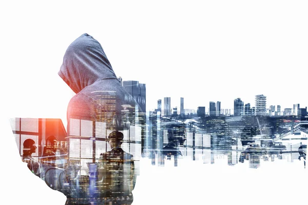 Hacker adam bilgi çalmak