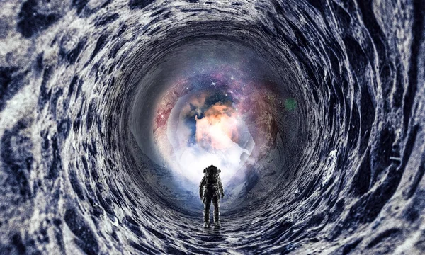 Lubang luar angkasa dan astronot. Campuran media — Stok Foto