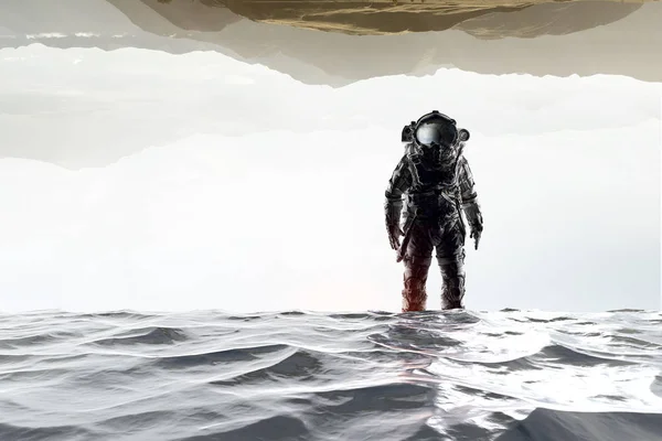 Διαστημάνθρωπου στη θάλασσα. Μικτή τεχνική — Φωτογραφία Αρχείου