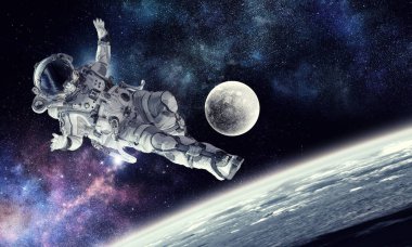 Astronot futbol oyna