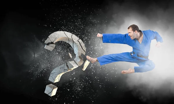 De mens van de Karate in actie. Mixed media — Stockfoto