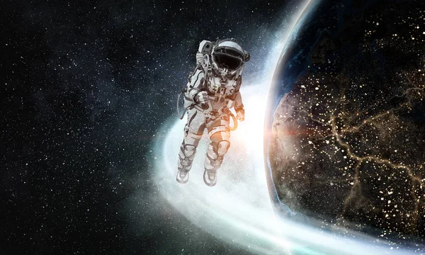 Űrhajós futás gyorsan. Vegyes technika — Stock Fotó