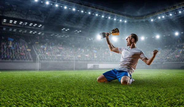 Fußballer im Stadion. Gemischte Medien — Stockfoto