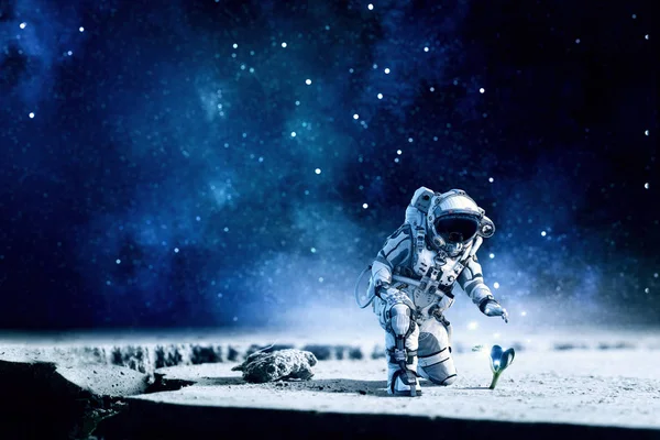 Istnieje życie na Księżycu. Techniki mieszane — Zdjęcie stockowe