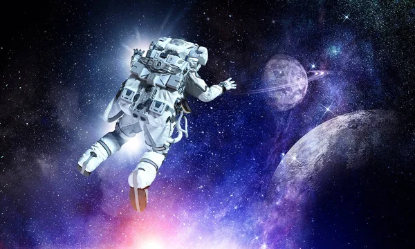 Astronaut på uppdrag i rymden — Stockfoto