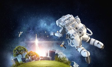 Uzay Adamı ve görevi. Karışık ortam