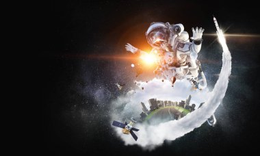 Uzay Adamı ve görevi. Karışık ortam