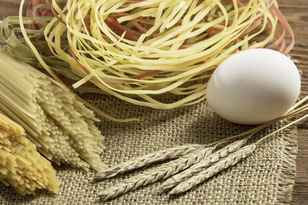 Sluiten van gele pasta — Stockfoto