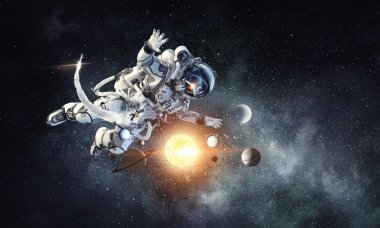 Uzay Adamı ve görevi. Karışık ortam