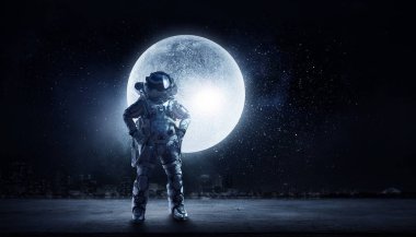 Uzay Adamı ve görevi. Karışık ortam