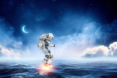 Astronot gemide. Karışık teknik