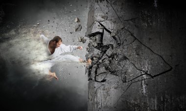 Kimono ara duvar adam. Karışık teknik