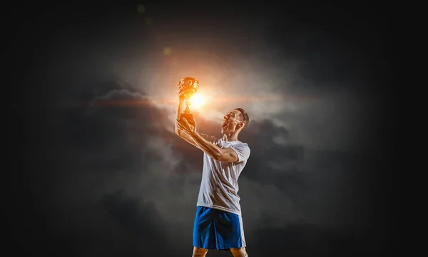 Jogador de futebol no estádio. Meios mistos — Fotografia de Stock