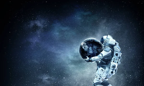 Spaceman portare la sua missione. Mezzi misti — Foto Stock