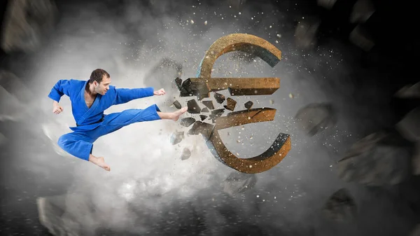 Karate uomo attacco euro. Mezzi misti — Foto Stock