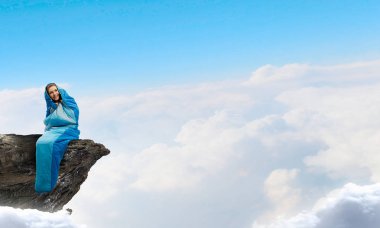 Kız turistik dinlenme. Karışık teknik